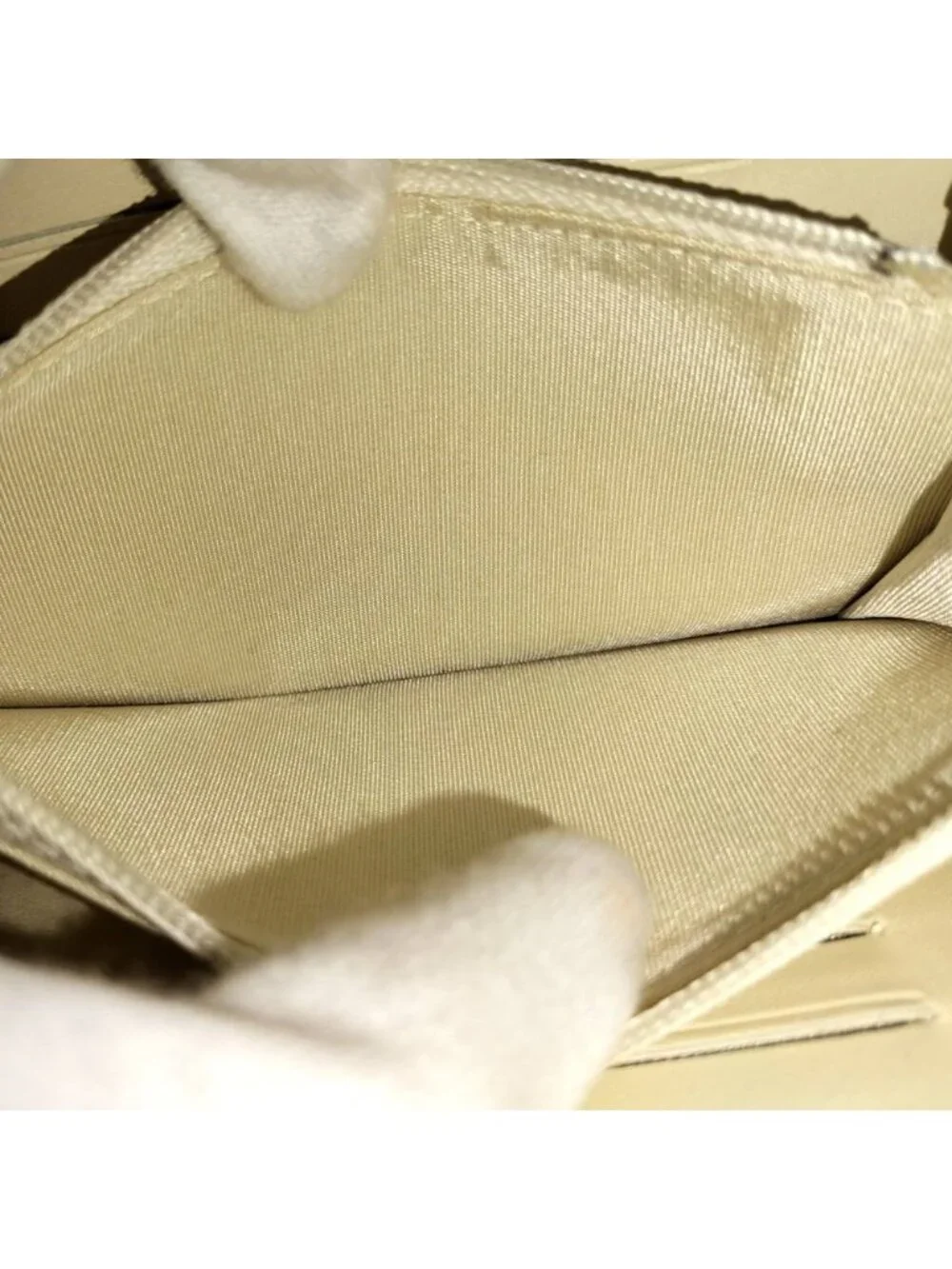 Chanel Round Fastener Wallet Deauville Tweed White 27 8 Digits